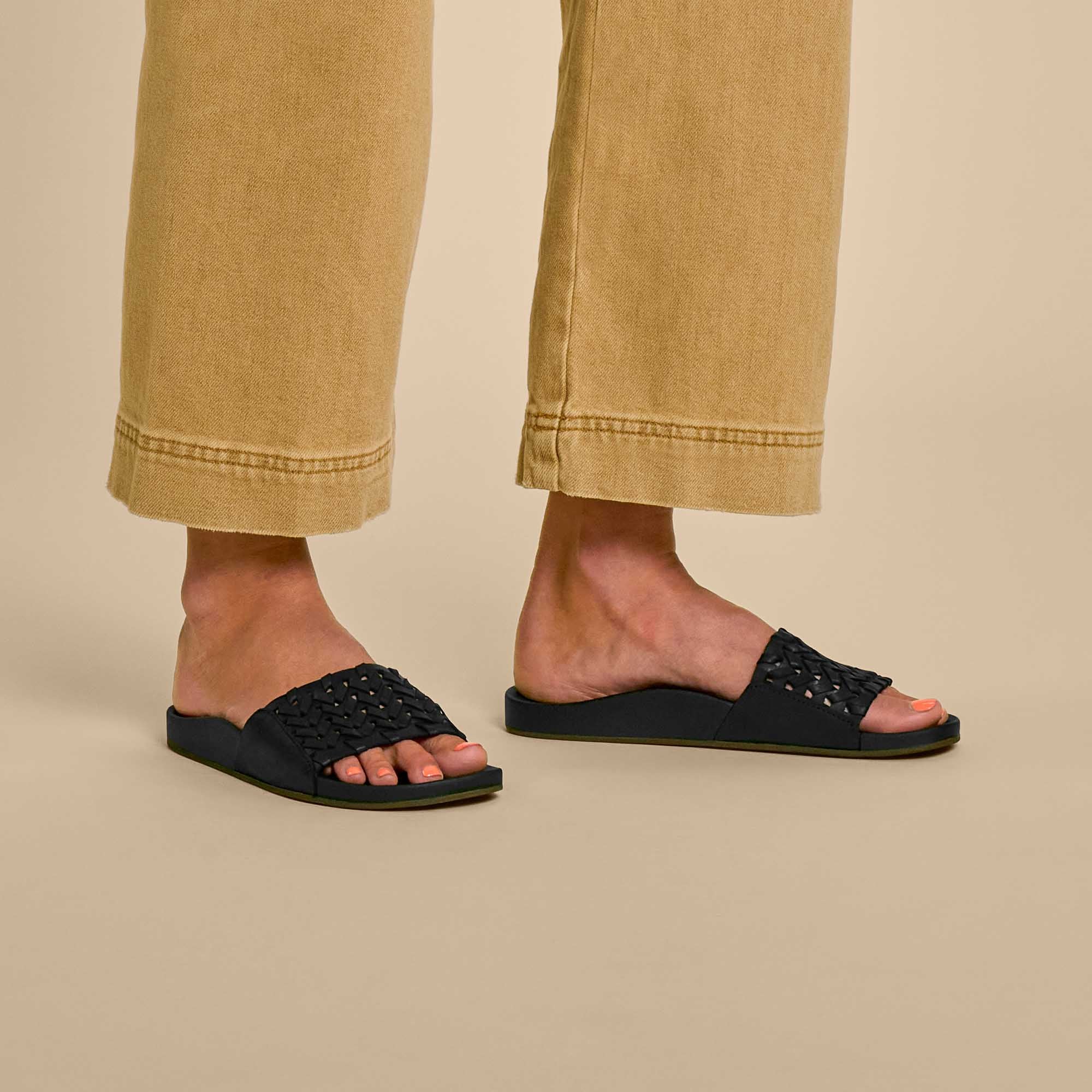 Kāmola - Black - Image 2